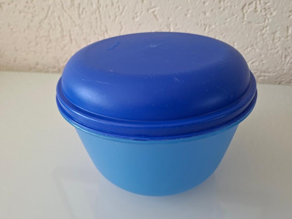 Tupperware slaschaal +deksel - Blauw (15 cm hoog, 18,5 cm Ø), Huis en Inrichting, Ophalen of Verzenden, Blauw, Bak of Kom