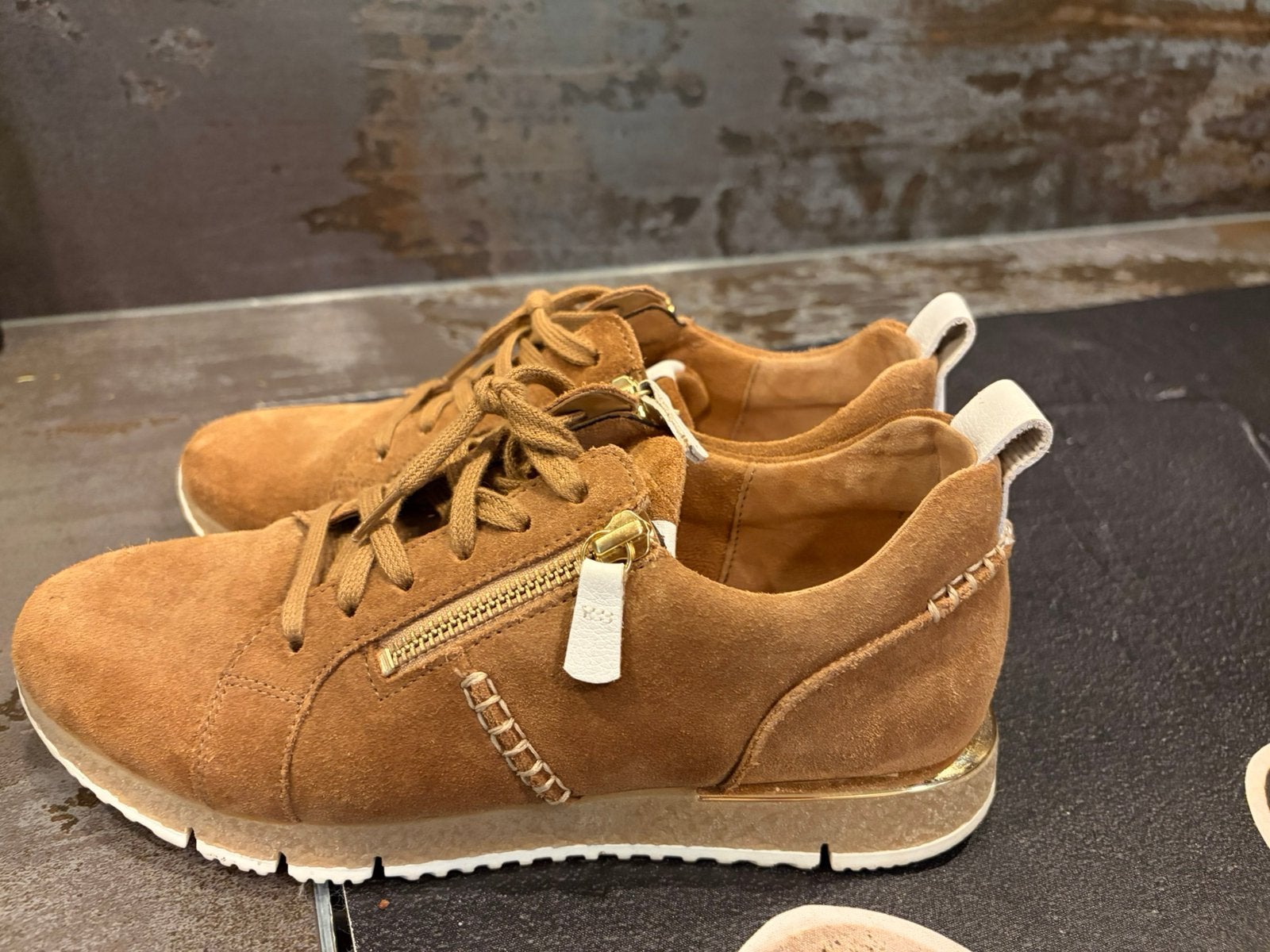 Gabor suede dames sneaker maat 5 - 38, Kleding | Dames, Schoenen, Verzenden, Beige, Sneakers of Gympen, Zo goed als nieuw