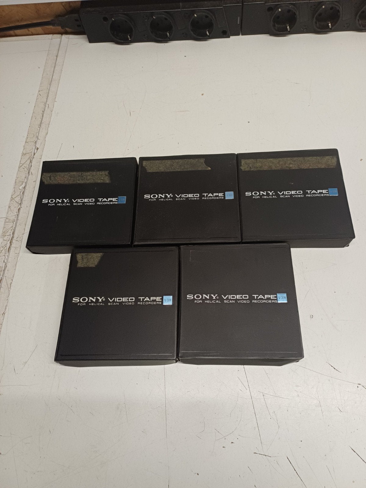 5x Sony/Fuji Helical Scan Videobanden (4x V-30H, 1x V600)