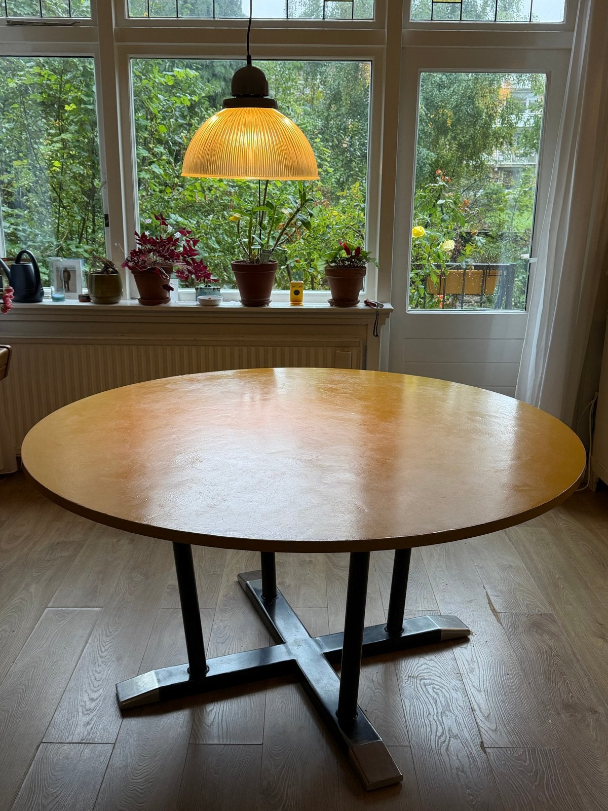 Eetkamertafel met Gispen voet - opknapper, Huis en Inrichting, Ophalen, Gebruikt, 100 tot 150 cm, Rond
