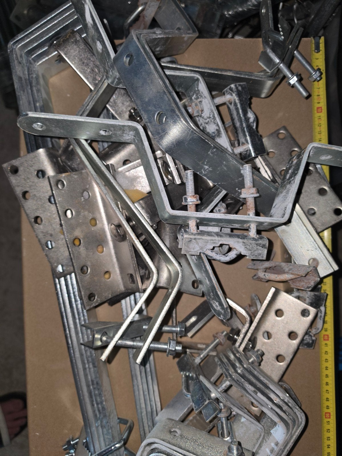 Diverse metalen beugels en bevestigingsmaterialen, Ophalen of Verzenden, Gebruikt, 50 tot 100 mm, Overige typen