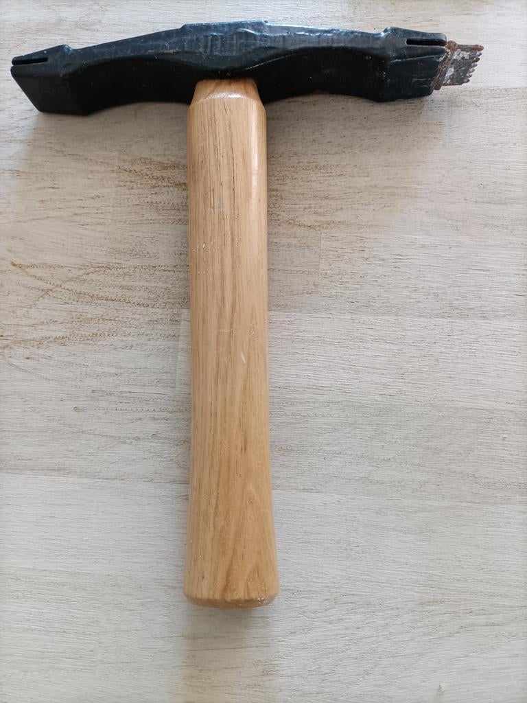 Beeldhouw  hamer met een hakmes., Ophalen