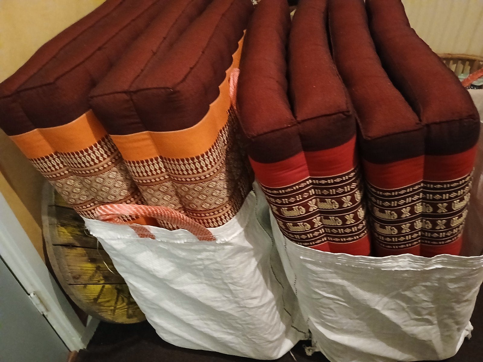 Prachtige  dikke grote vintage kussens met olifantjes en vig, Ophalen, Zo goed als nieuw, Grote  kussens India
