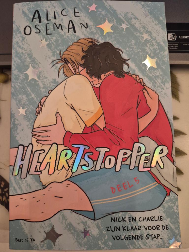 Heartstopper deel 5 - Alice Oseman (paperback), Ophalen of Verzenden, Zo goed als nieuw