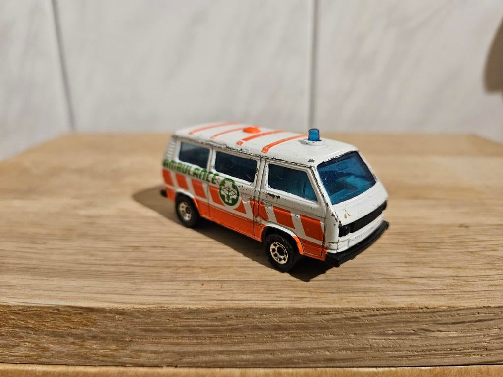 Matchbox Volkswagen Transporter Ambulance, Ophalen of Verzenden, Auto