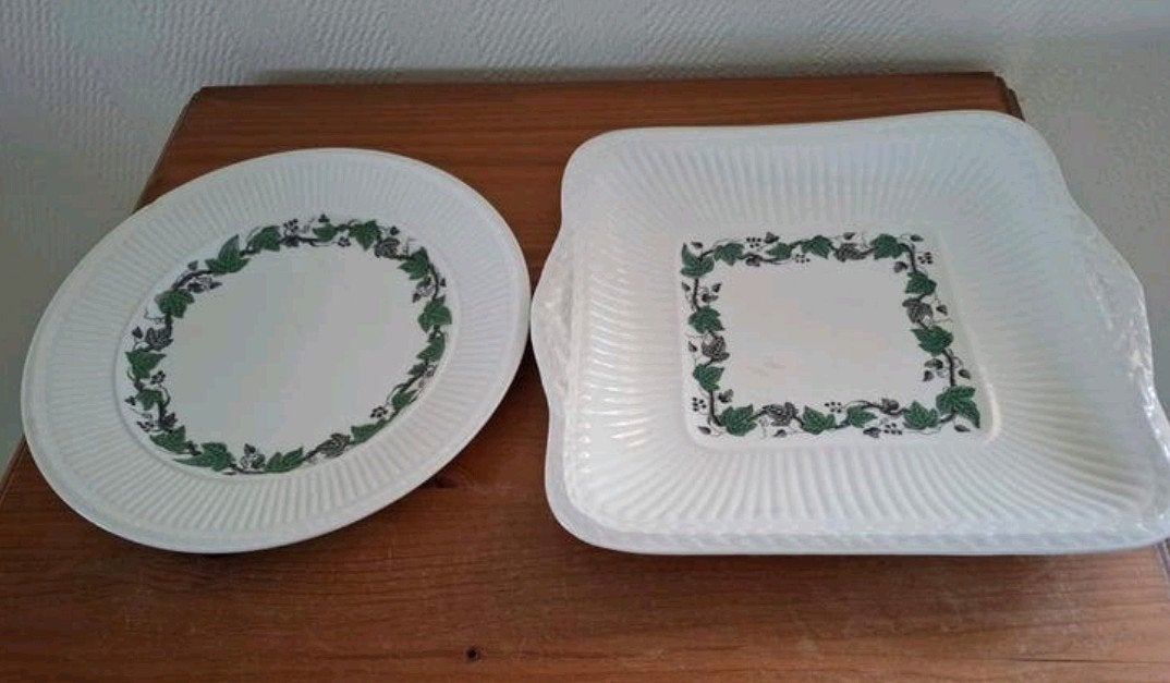 Wedgwood Stratford set: schalen en asbakje met klimopdecor, Huis en Inrichting, Keuken | Servies, Gebruikt, Ophalen of Verzenden