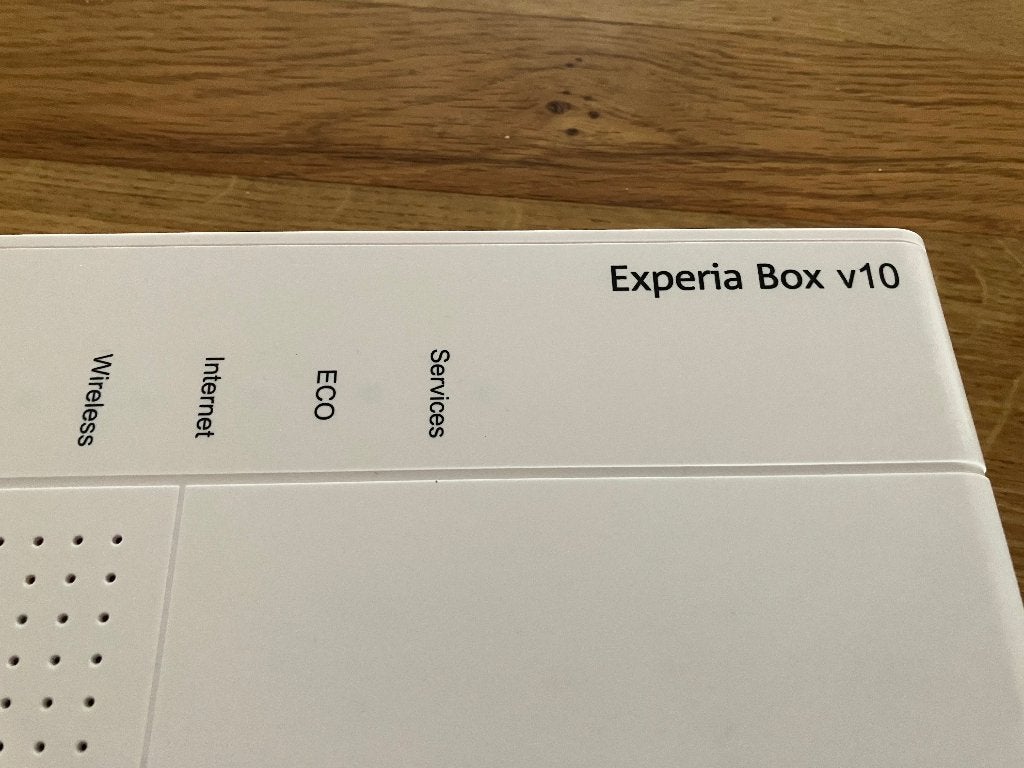 Experia V10 box  (Modem/router), Ophalen, Zo goed als nieuw, Router met modem, KPN