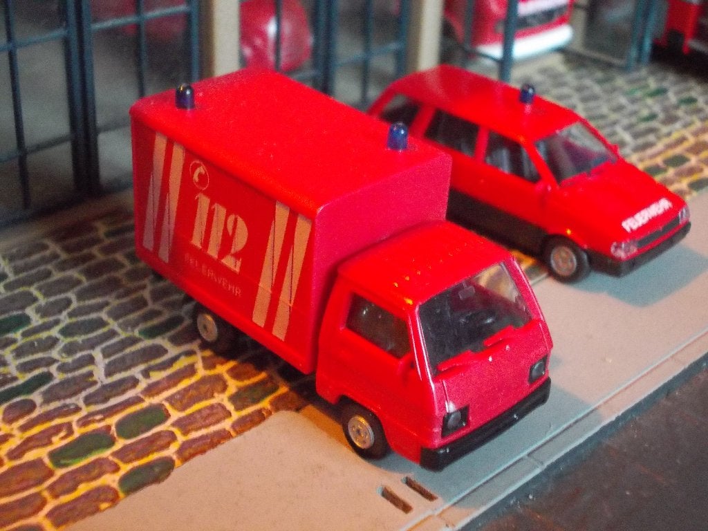 1979 Mitsubishi L300 Koffer Feuerwehr Brandweer uitvoering 1, Hobby en Vrije tijd, Modelauto's | 1:87, Ophalen of Verzenden, Zo goed als nieuw