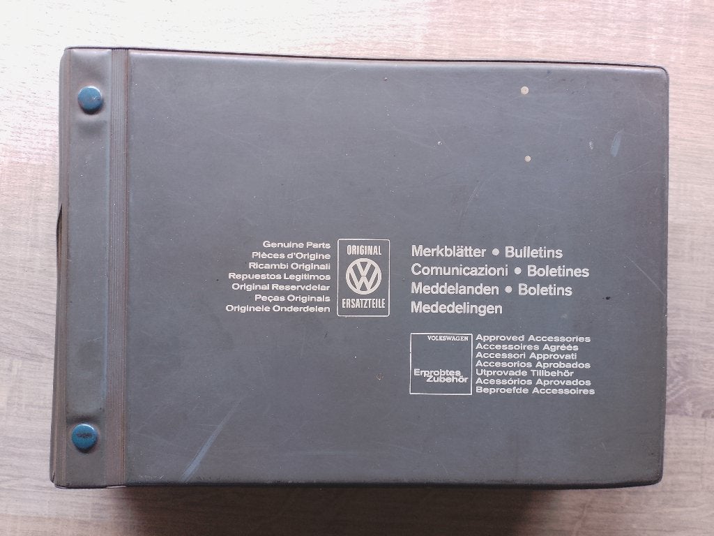 Zeldzame oude V.w  dealer onderdelenboek actiemodel 70-93, Boeken, Ophalen of Verzenden, Gelezen, Volkswagen