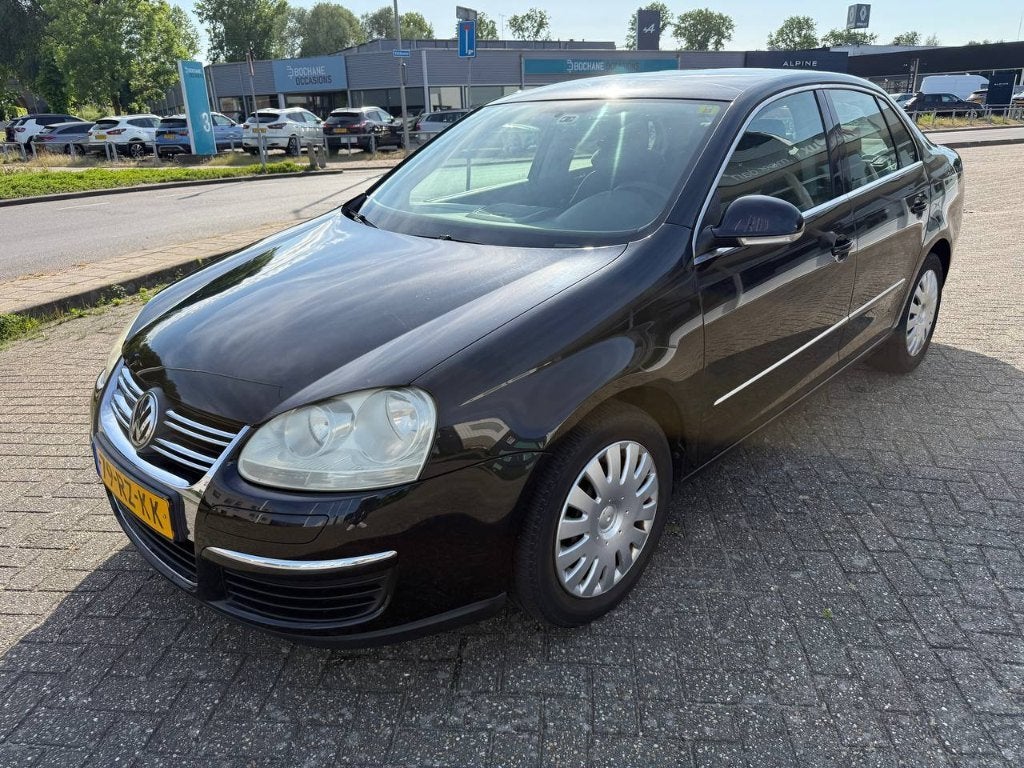 Volkswagen Jetta 1.6 75KW 2005 Zwart, Auto's, 4 cilinders, Overige bekleding, Zwart, 1200 kg