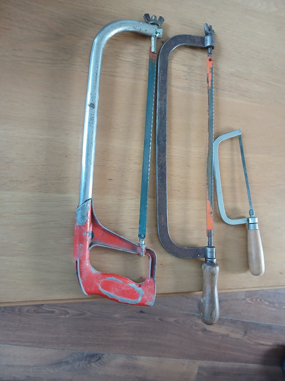 3 ijzerzagen, Ophalen