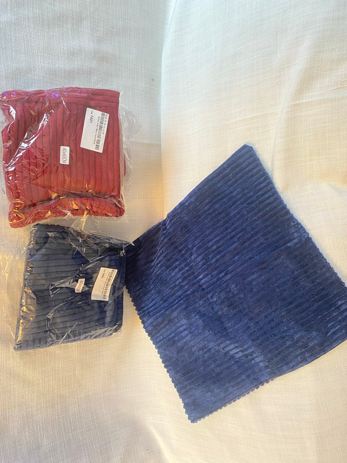 Nieuwe ribfluwelen kussenhoezen 40x40 cm - Rood & Blauw, Overige merken, Meerkleurig, Nieuw, Ophalen of Verzenden