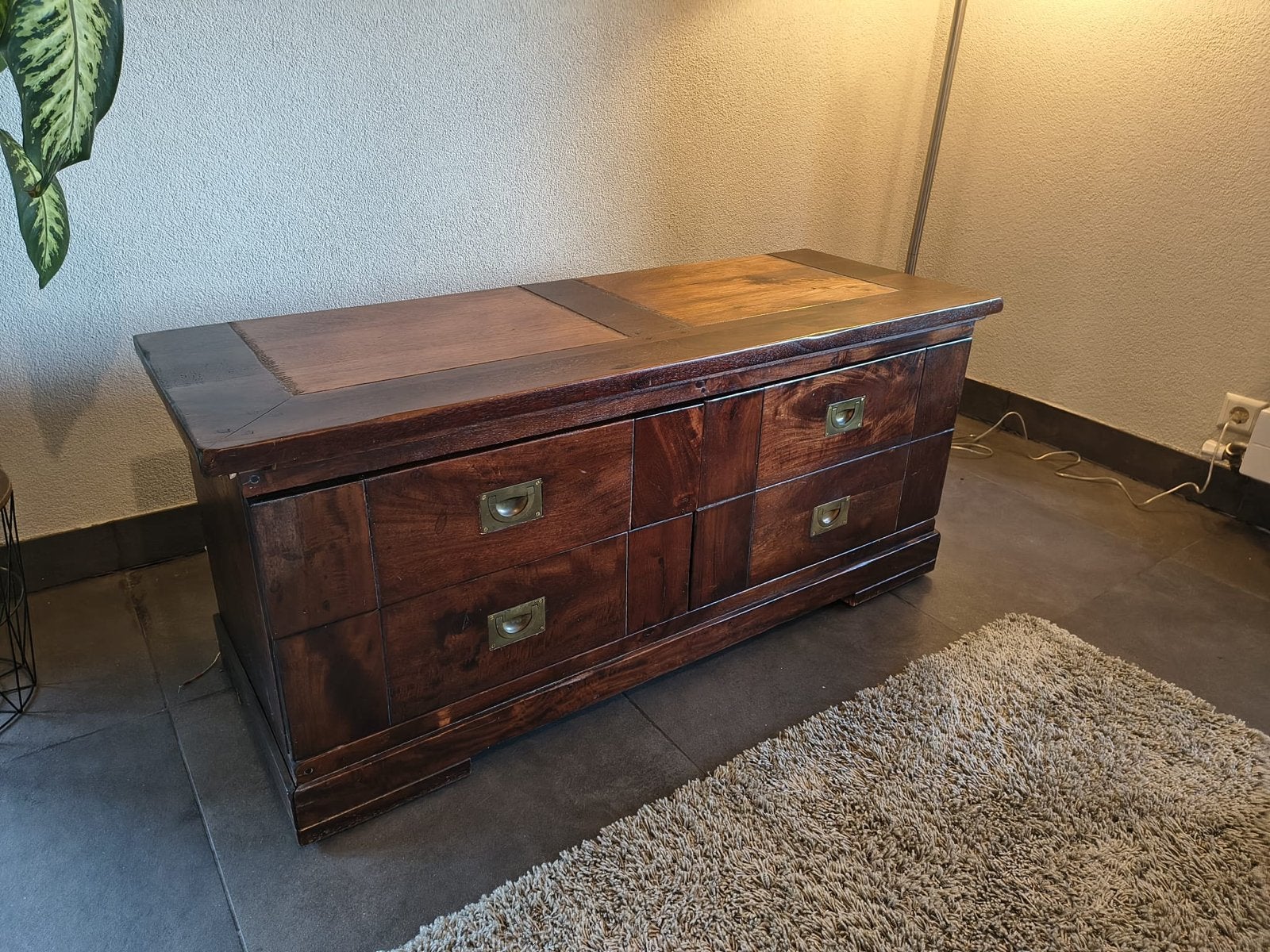 Massief houten tv-meubel met lades, Ophalen, Gebruikt, 100 tot 150 cm, Met lade(s)