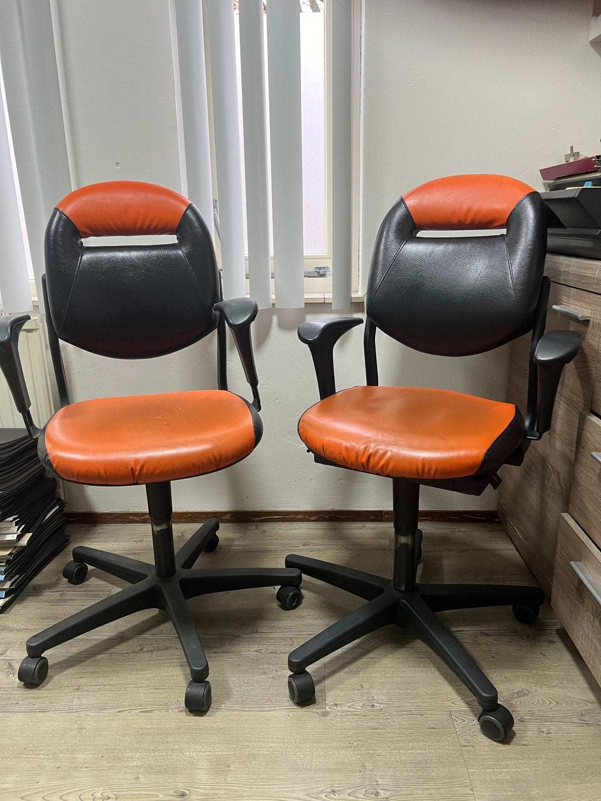 Arbo-goedgekeurde verstelbare bureaustoelen, perfect werkend, Huis en Inrichting, Ophalen, Gebruikt, Oranje, Bureaustoel