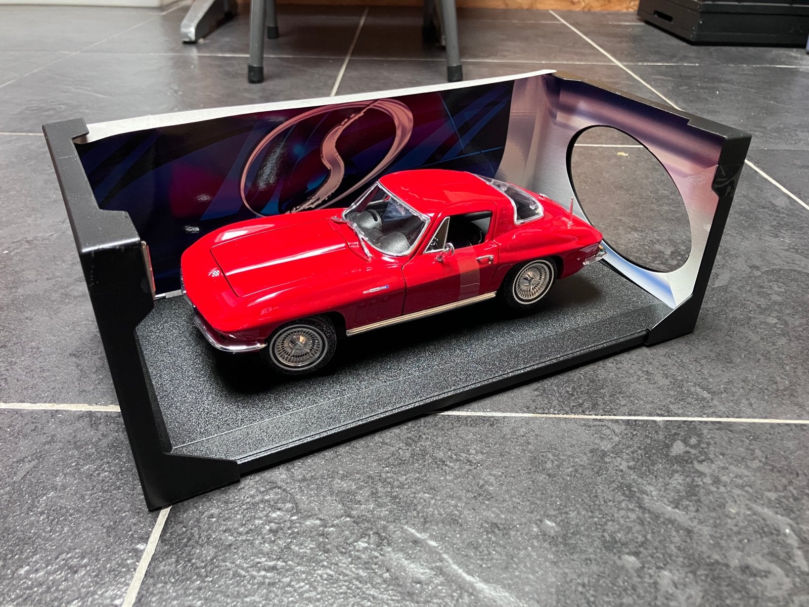 Maisto 1:18 Chevrolet Corvette 1965 Special Edition, Hobby en Vrije tijd, Ophalen, Zo goed als nieuw, Auto, Maisto