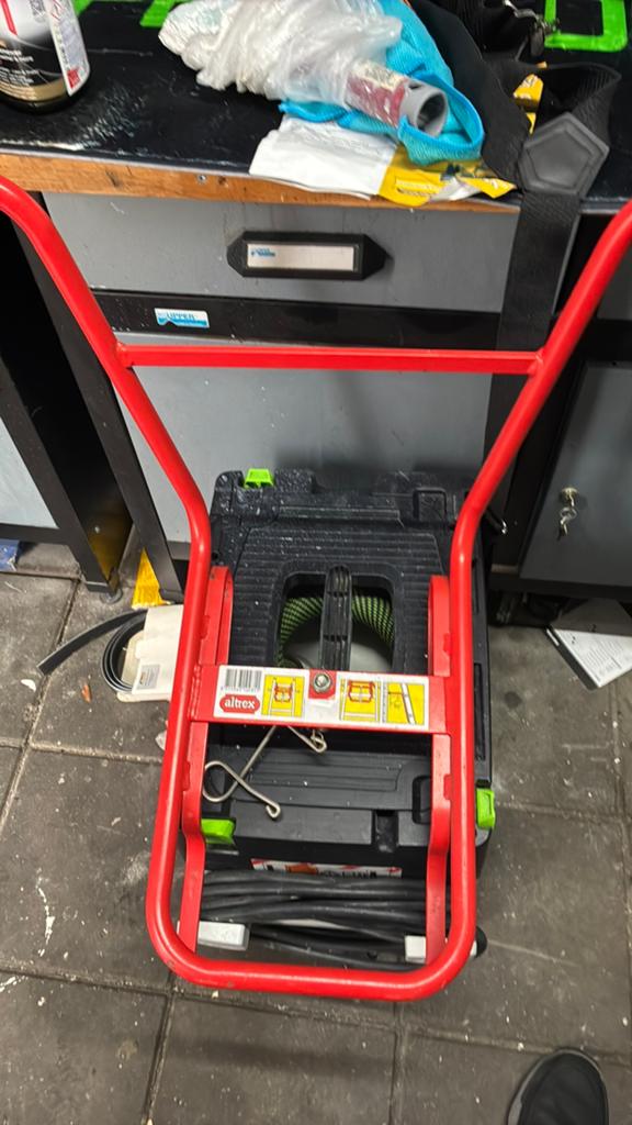Altrex wand afhouder, Doe-het-zelf en Verbouw, Ladders en Trappen, Ophalen of Verzenden, Zo goed als nieuw