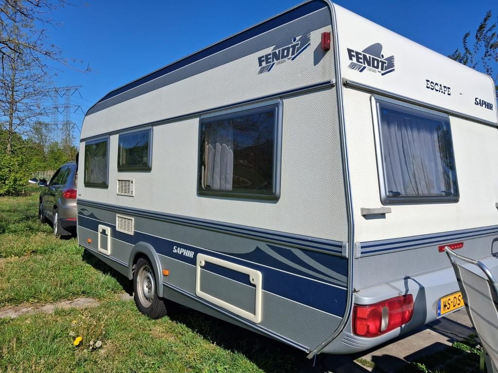 Solide caravan fendt saphir 470 FT 2000, Caravans en Kamperen, Koelkast, Rondzit, Frans bed, Particulier