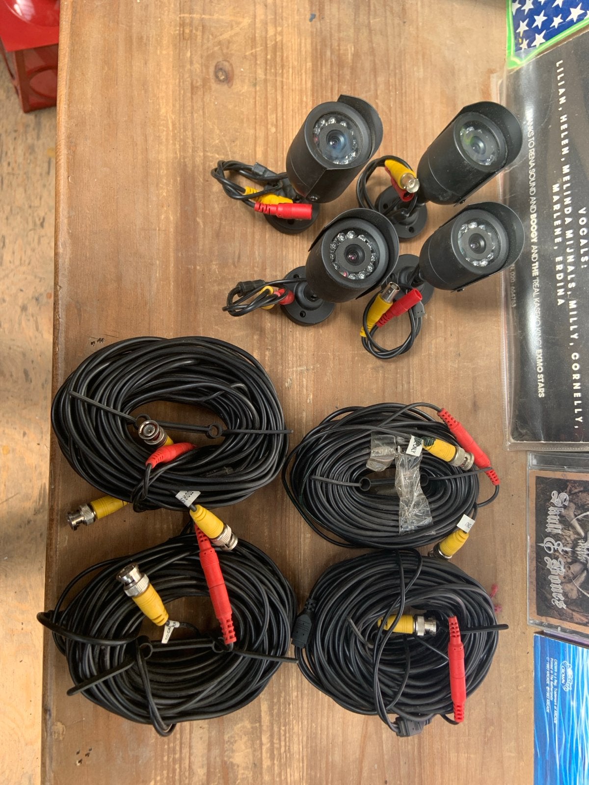 Beveiligingscamera's met kabels - 4 stuks, Ophalen of Verzenden, Gebruikt, Buitencamera