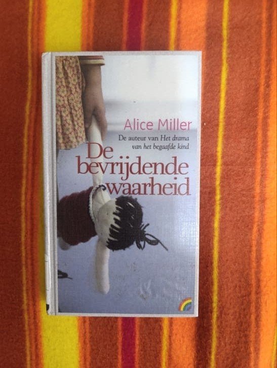 De bevrijdende waarheid - Alice Miller (Rainbow Pocket), Boeken, Ophalen of Verzenden, Gelezen, Alice Miller, Nederland