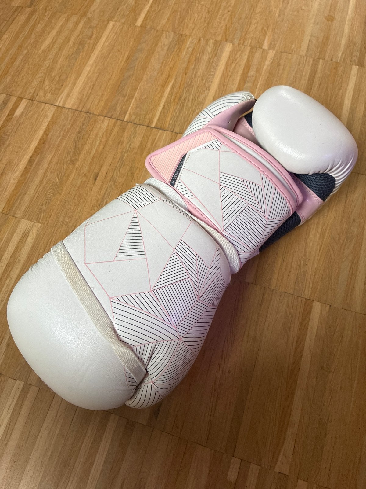 Roze en witte bokshandschoenen - 8 oz, Ophalen of Verzenden, Zo goed als nieuw, Bokshandschoenen