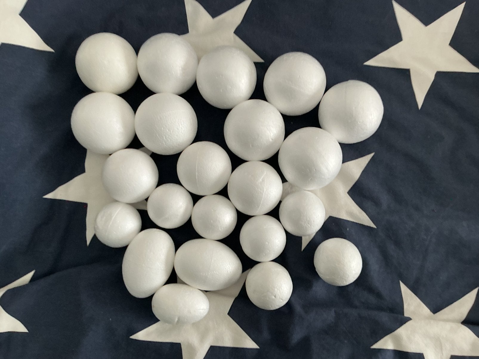 Diversen piepschuimballen om te knutselen, Ophalen of Verzenden, Zo goed als nieuw
