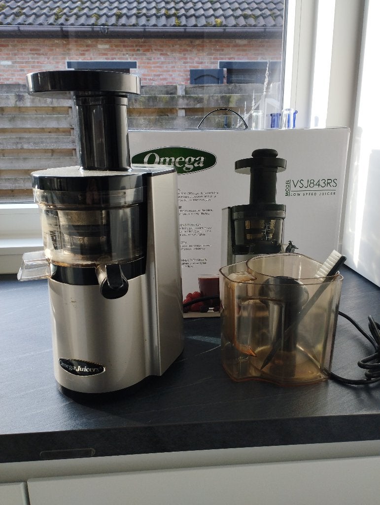Omega Juicer VSJ843RS, Witgoed en Apparatuur, Ophalen of Verzenden, Gebruikt, Elektrisch, Slowjuicer