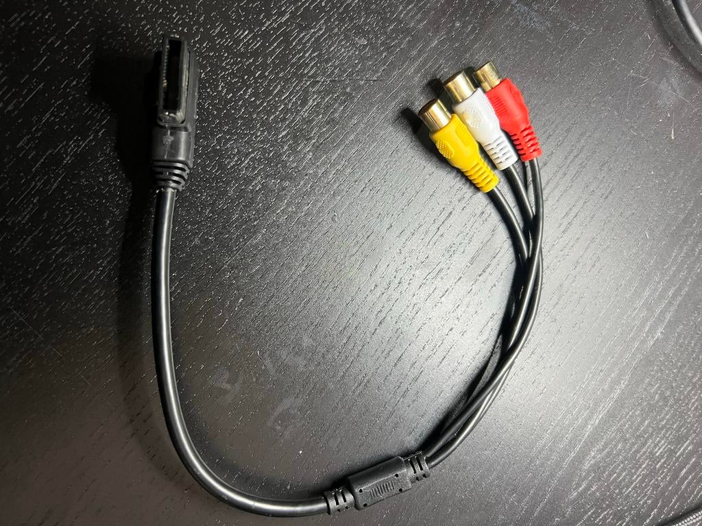AMI MMI AUX-kabel RCA Video Audio-ingang, Ophalen of Verzenden, Zo goed als nieuw, Minder dan 2 meter, Overige kabels