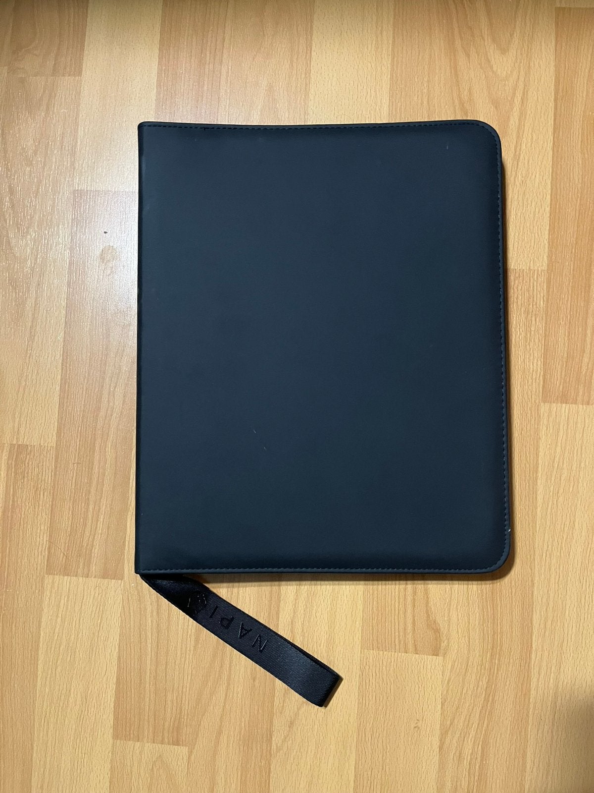 Napi 9 pocket binder map, Hobby en Vrije tijd, Verzamelkaartspellen | Pokémon, Ophalen of Verzenden, Zo goed als nieuw