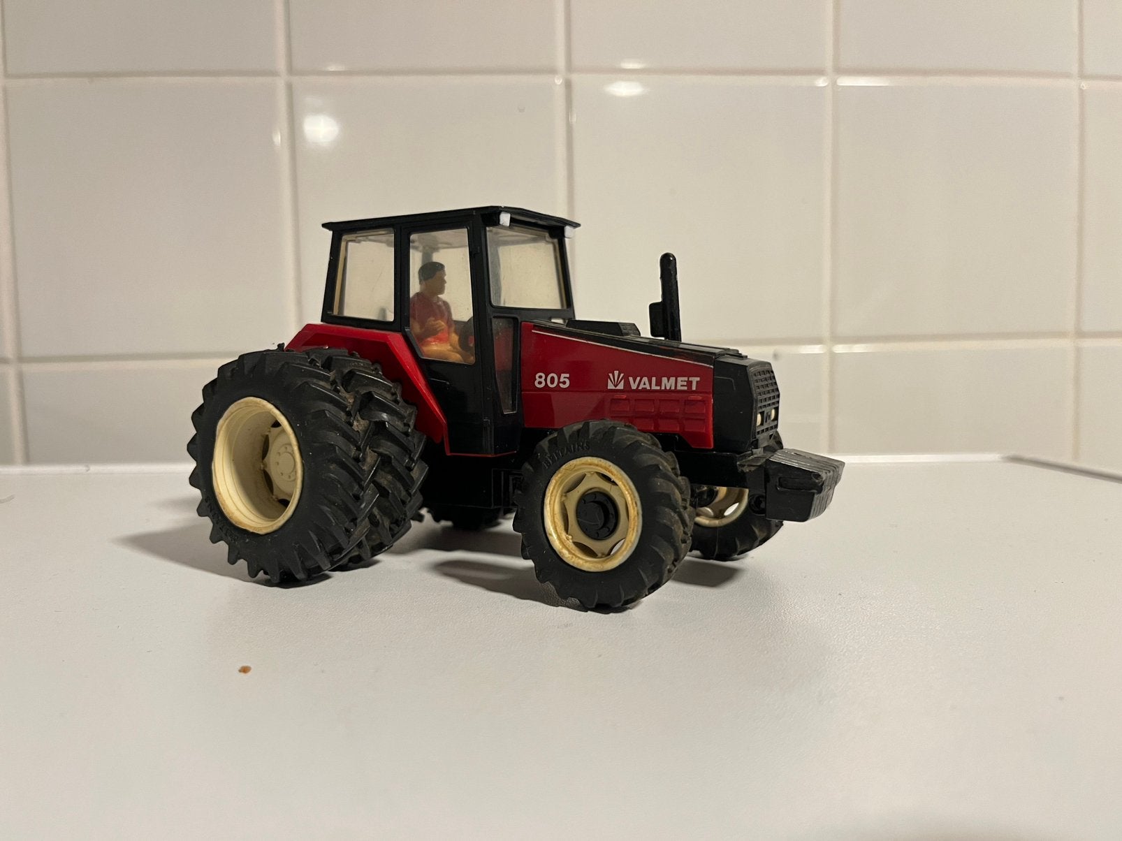 Valmet 805 Britains Dubbellucht 1/32, Ophalen of Verzenden, Zo goed als nieuw, Tractor of Landbouw, Britains