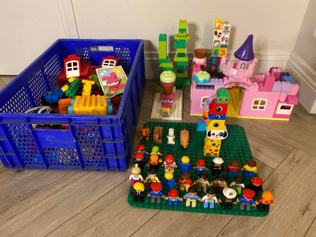 Grote partij LEGO Duplo met figuren, voertuigen en huisjes, Inclusief minifiguren, Gebruikt, Ophalen of Verzenden, For general support, consumers should use the official LEGO Customer Service site