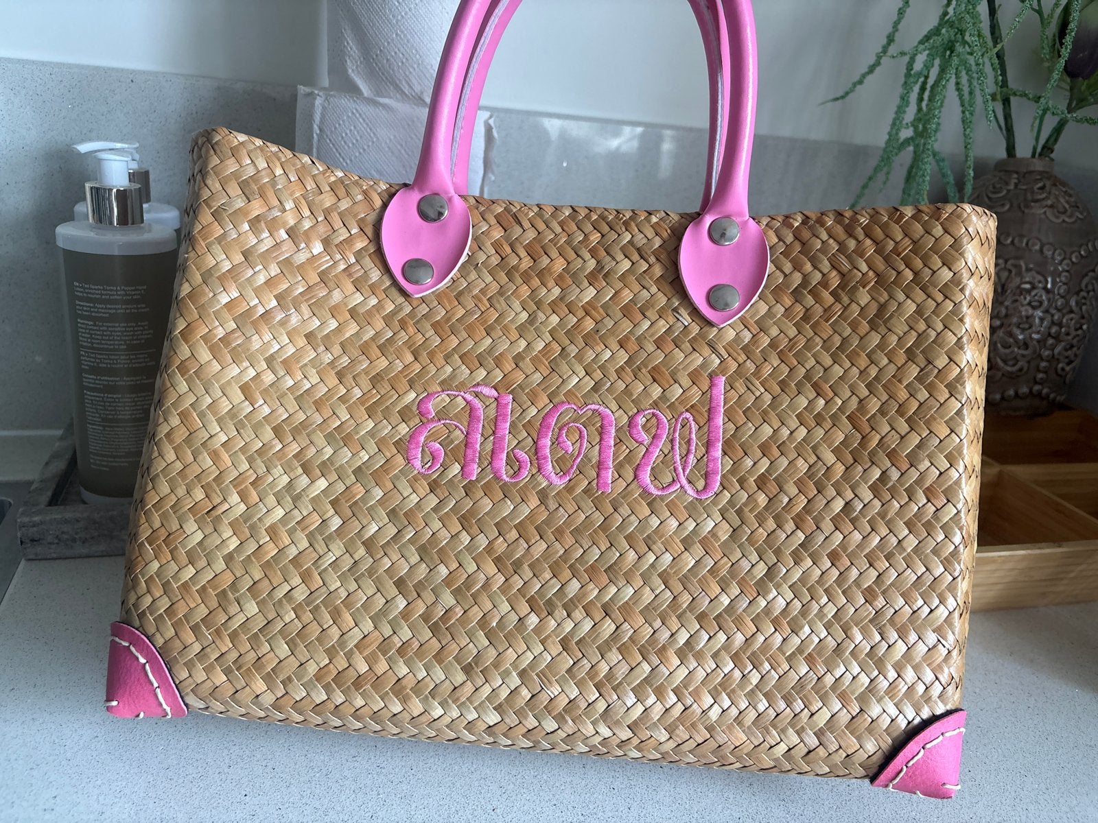 Rotan tas met roze details en Thaise borduring, Sieraden, Tassen en Uiterlijk, Tassen | Damestassen, Ophalen of Verzenden, Gebruikt