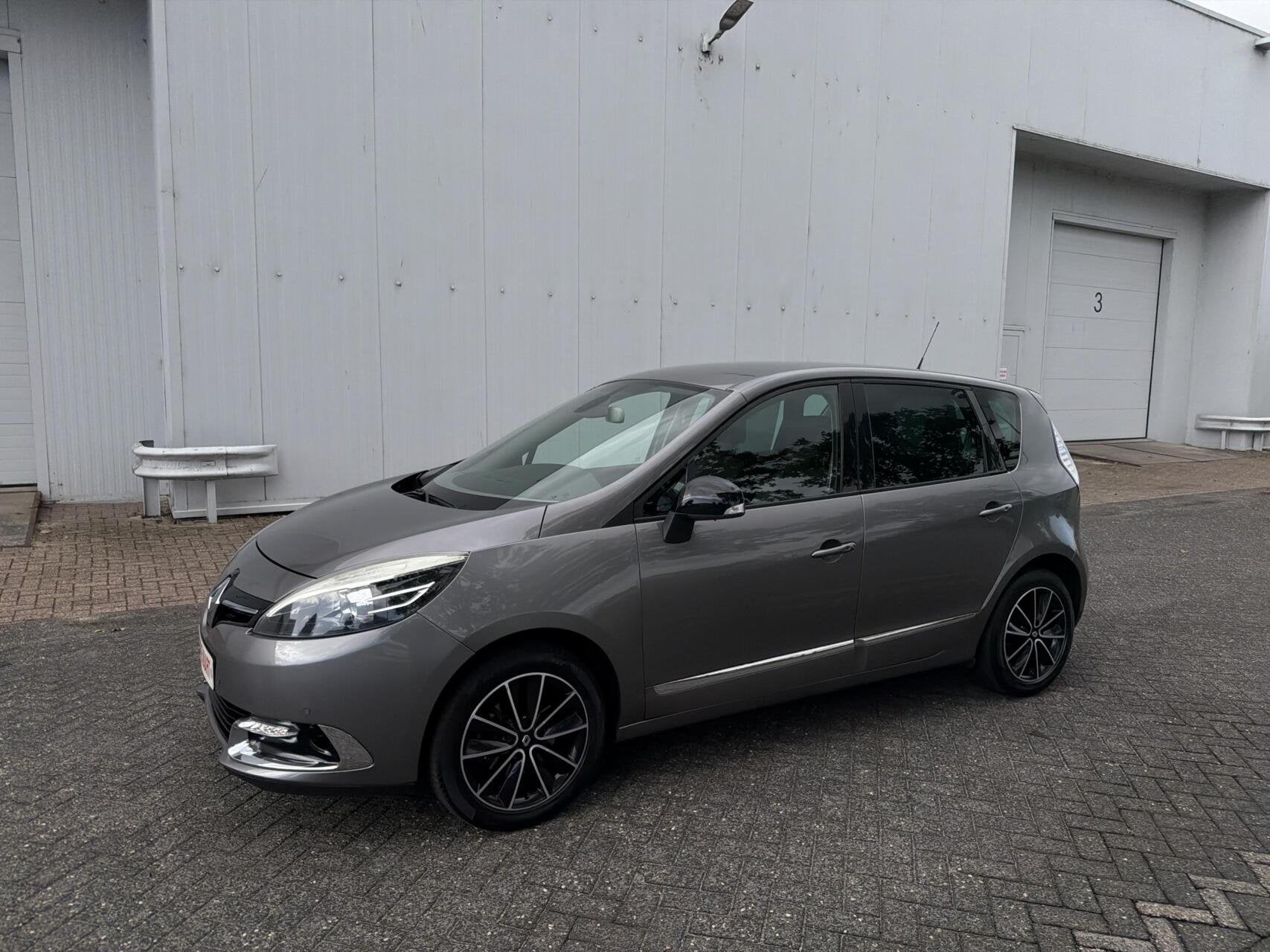 Renault Scenic 1.2 TCe Bose - CLIMA/NAVI/PDC/TREKHAAK/NAP, Auto's, Voorwielaandrijving, Euro 5, Gebruikt, 1295 kg