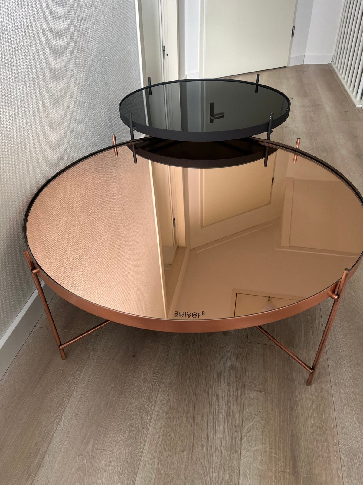 Set van 2 Zuiver bijzettafels, koper en zwart glas, 50 – 75, Rond, Zo goed als nieuw, Metaal
