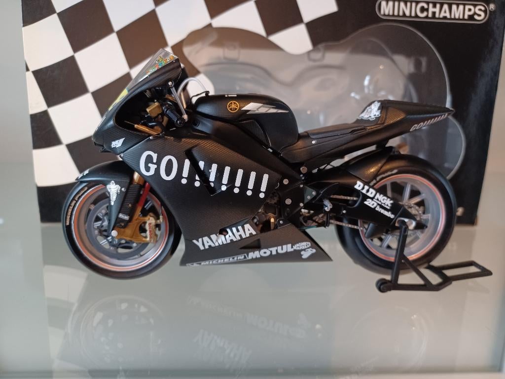 Minichamps Rossi 1 12 Motogp 2004 yamaha test bike, Hobby en Vrije tijd, Modelauto's | 1:5 tot 1:12, Ophalen of Verzenden, Zo goed als nieuw