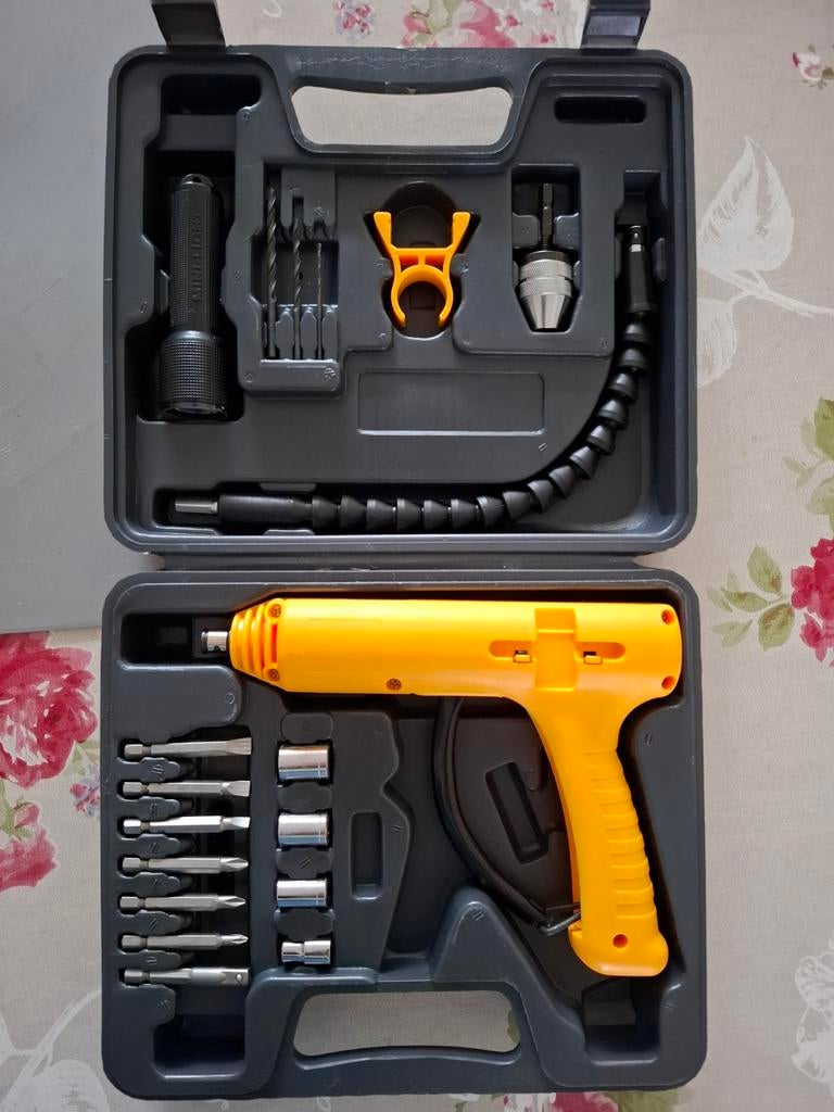 Compacte handboormachine Set met Accessoires, Ophalen of Verzenden, Gebruikt, Minder dan 400 watt, Boor- en Schroefmachine