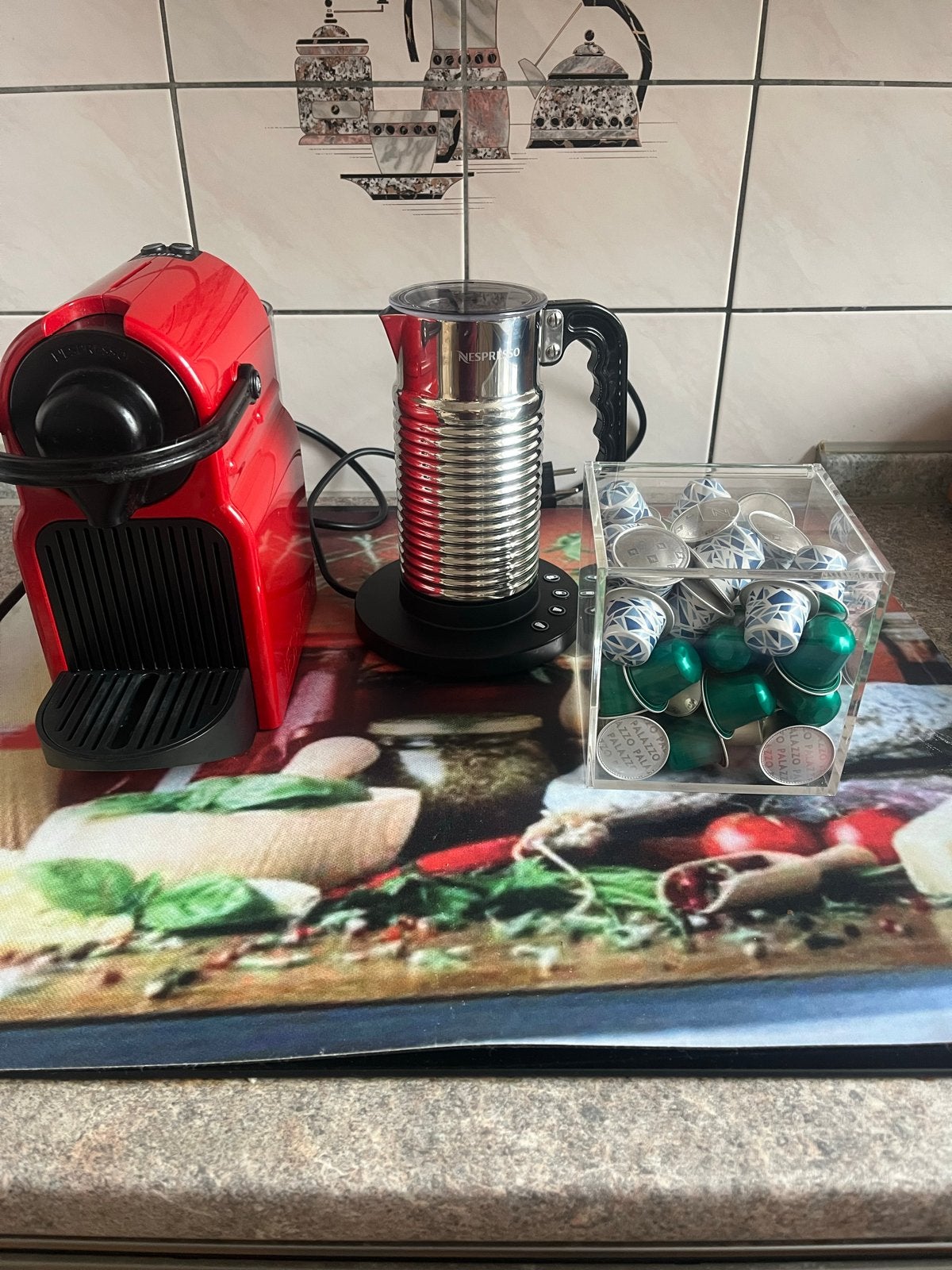 Nespresso Essenza Mini met Aeroccino en capsules, Ophalen, Gebruikt, Espresso apparaat, 1 kopje