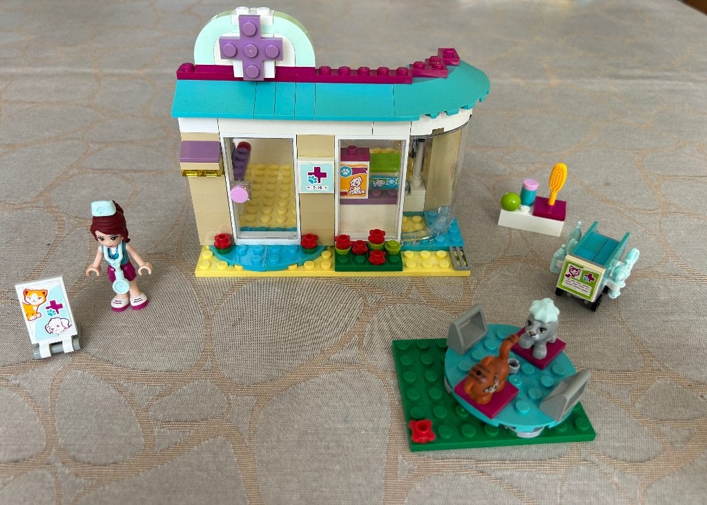 Lego Friends - 41085 - Dierenkliniek - compleet met boekje, Lego, Ophalen of Verzenden, Zo goed als nieuw, Complete set