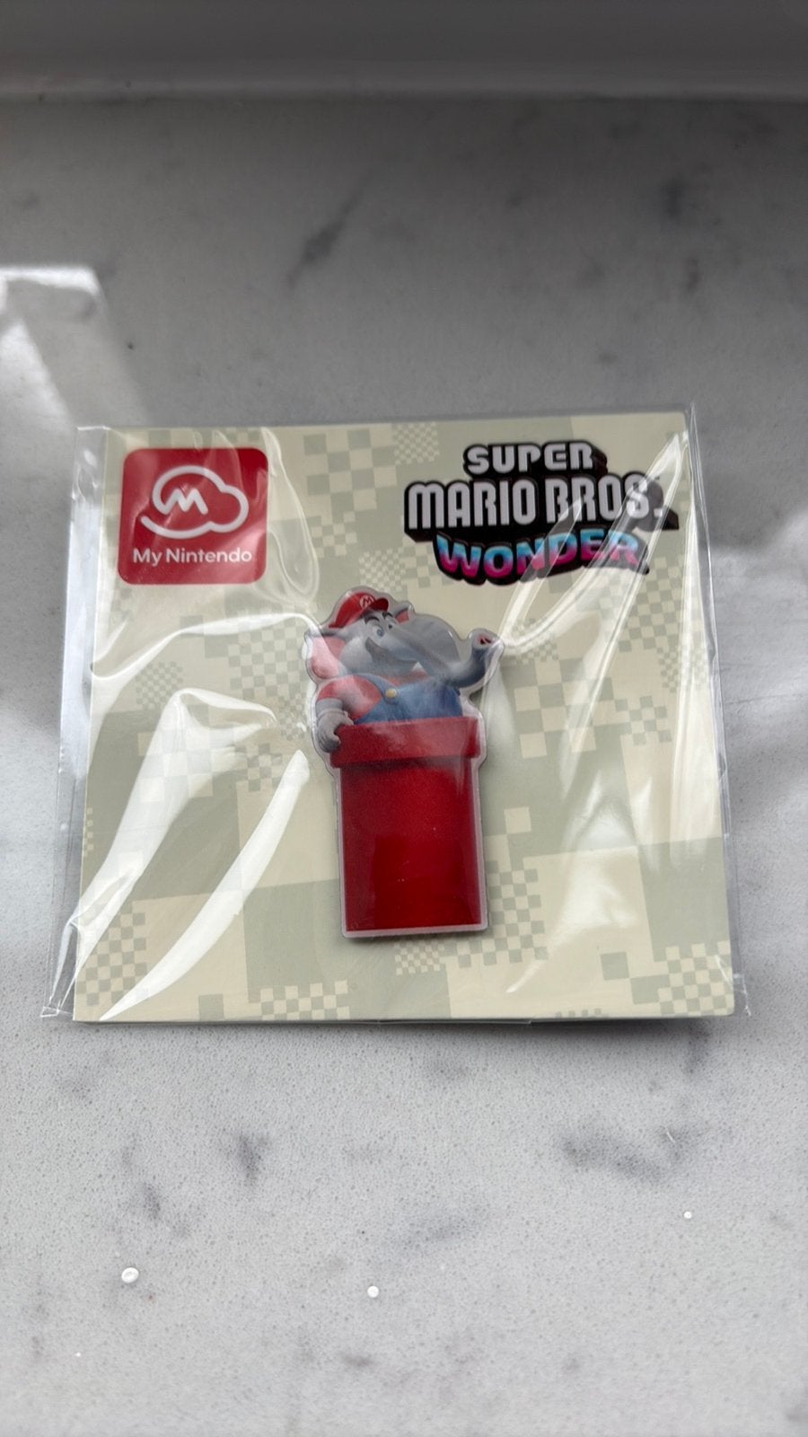 Mario bros olifant pin, Verzamelen, Ophalen of Verzenden, Nieuw, Figuurtje, Speldje of Pin
