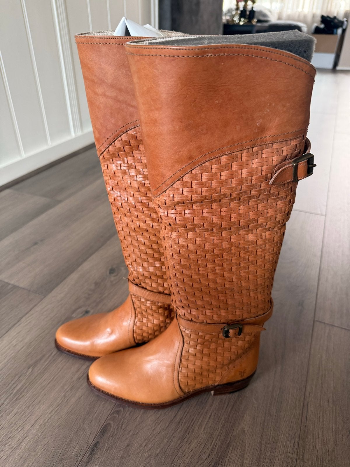 Nieuwe Frye hoge laarzen met gevlochten leer, Ophalen of Verzenden, Nieuw, Bruin, Hoge laarzen