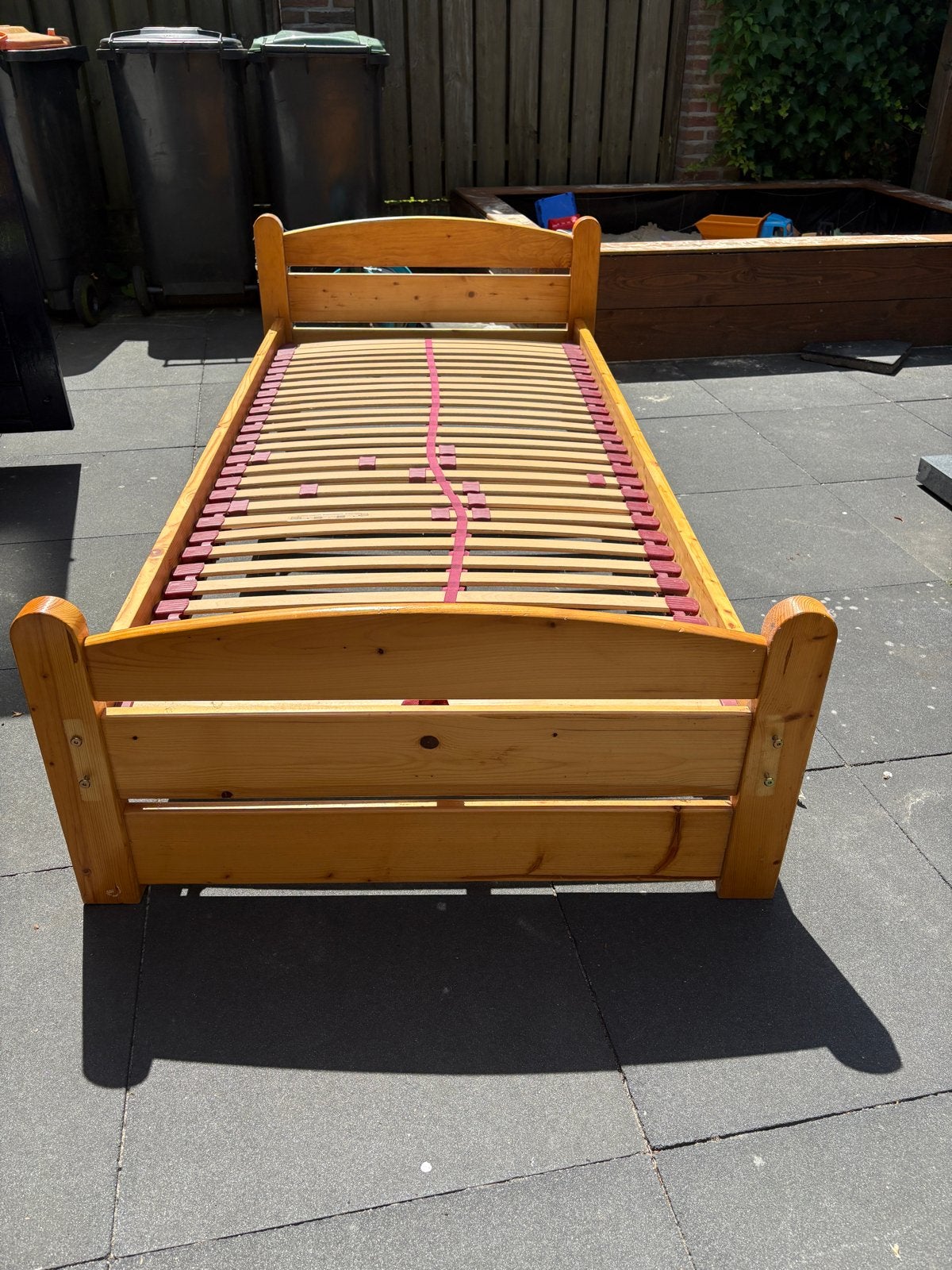 Eenpersoonsbed met lattenbodem (90x200 cm), Ophalen, 90 cm, Eenpersoons, Bruin
