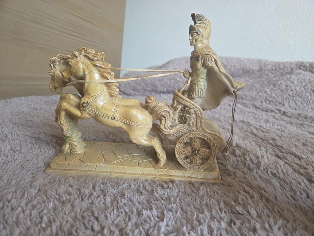 Mooie Romeinse beelden - strijdwagen met paarden, Ophalen of Verzenden