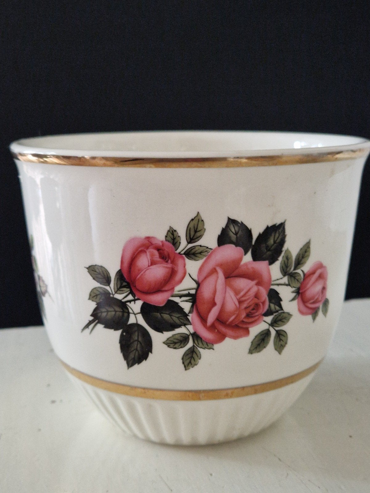 Vintage bloempot Maastrichts aardewerk, rozen decor, 1960, Antiek en Kunst, Antiek | Keramiek en Aardewerk, Ophalen of Verzenden