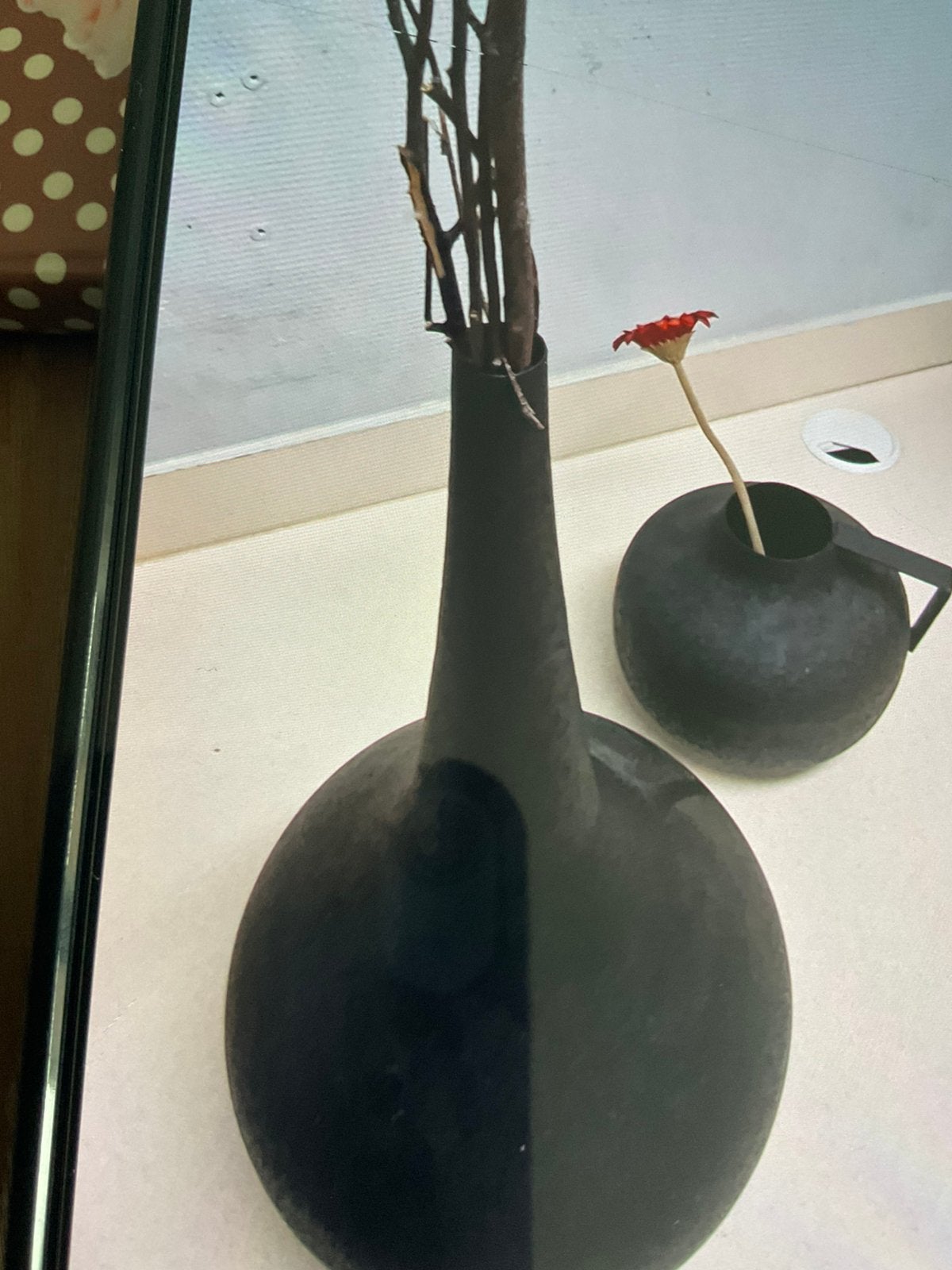 Zwart metalen vazen, Bob iron Drope vase 2 stuks, Ophalen, Zo goed als nieuw, Met handvat, Zwart