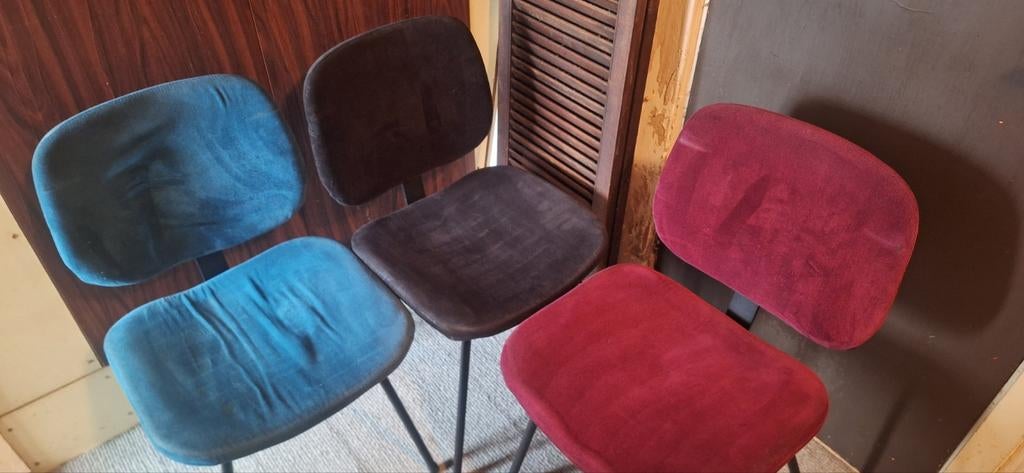 5 stoelen, 3 rib stof, 2 velours. 5 euro per stuk., Ophalen, Gebruikt, Stof
