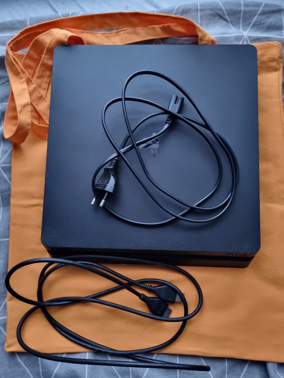 PlayStation 4 Slim 500GB met 2 controllers en 5 games, Spelcomputers en Games, Spelcomputers | Sony PlayStation 4, Met 2 controllers