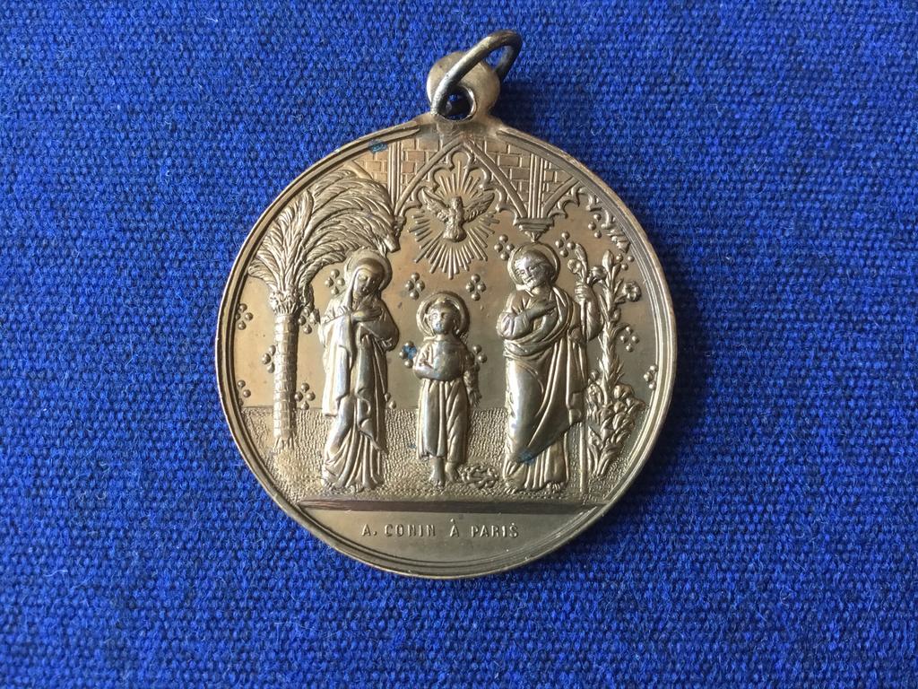 Medaille van de Aartsbroederschap der Heilige Familie., Ophalen of Verzenden, Gebruikt, Sieraad, Christendom | Katholiek