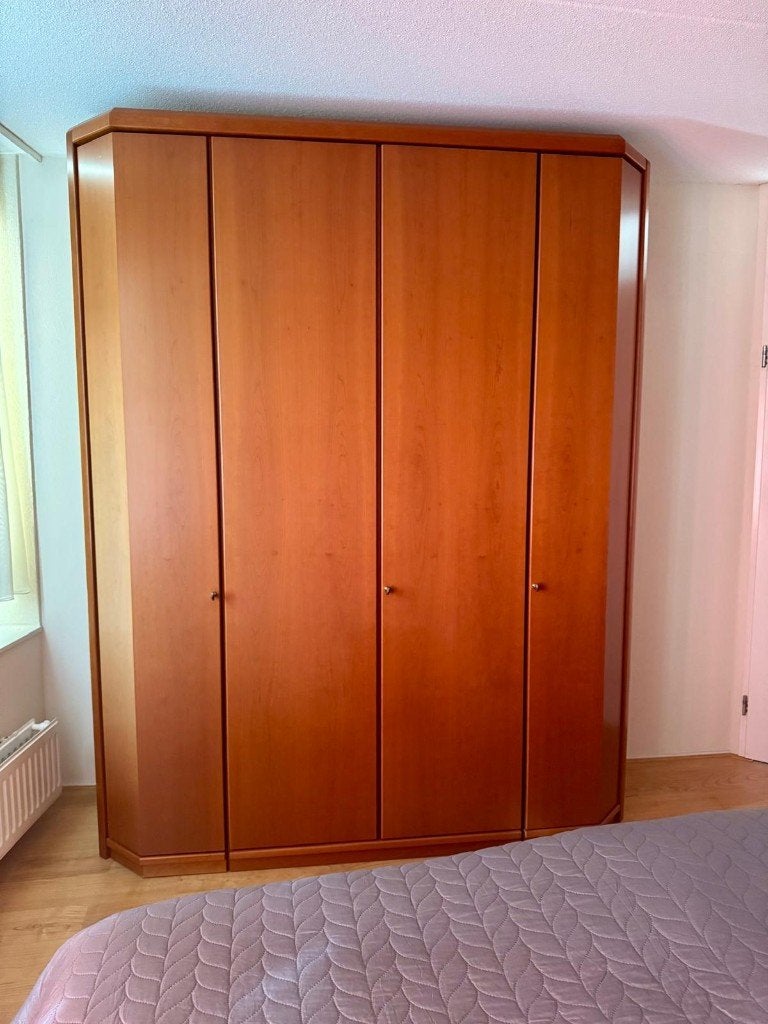 Hülsta Kledingkast kersen 192 x 237 cm, 4 deuren, zeer ruim, Huis en Inrichting, Ophalen, 150 tot 200 cm, Zo goed als nieuw, Kersenhout