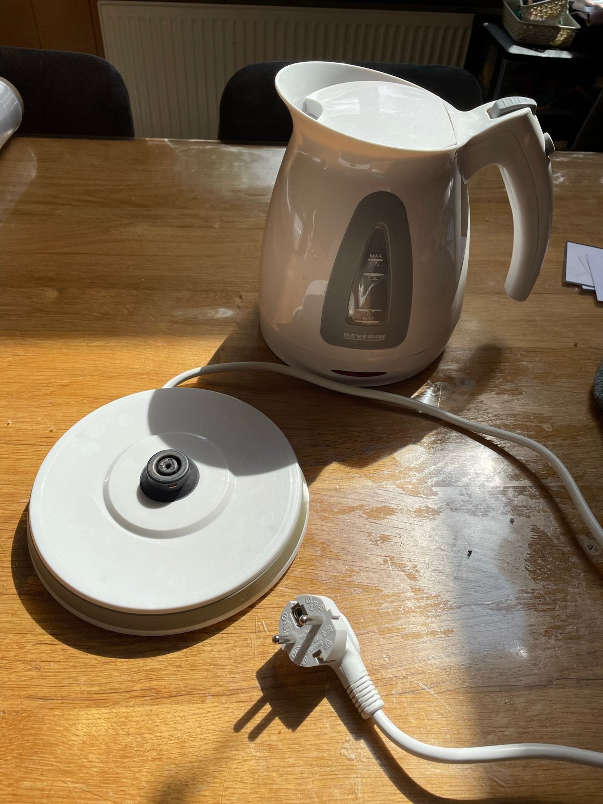 Severin waterkoker - 1.7L - Wit, 1 tot 2 liter, Ophalen of Verzenden, Gebruikt, Draadloos