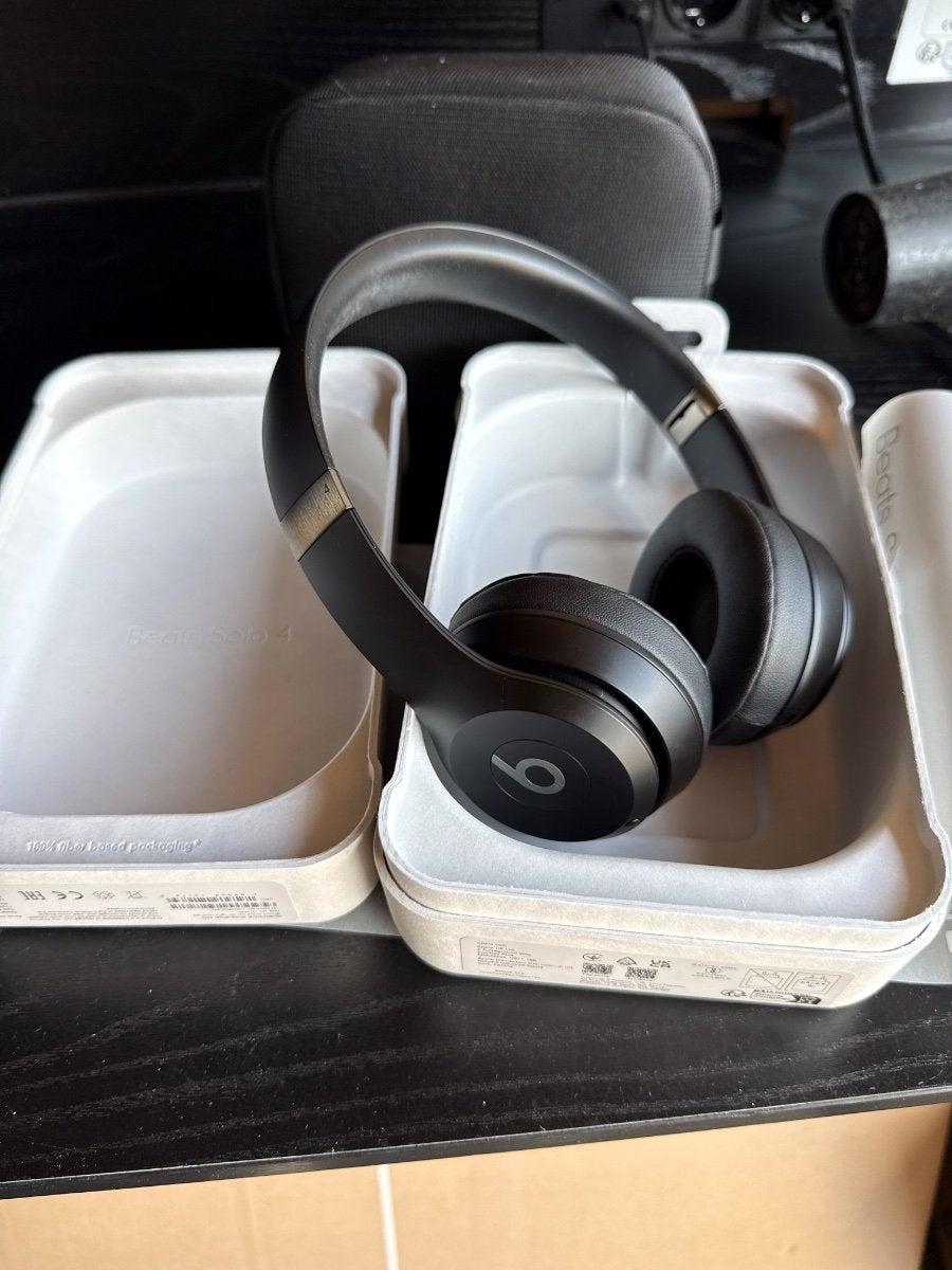 Beats Solo 4 Draadloze Koptelefoon - Matte Black