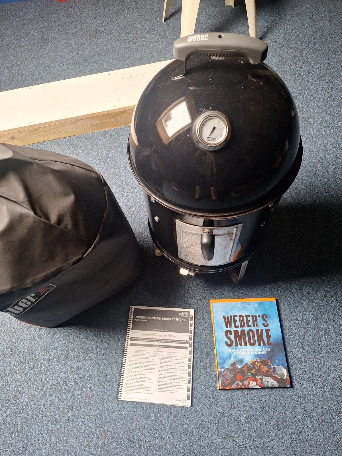 Weber Smokey Mountain Cooker Smoker 37cm met accessoires, Ophalen of Verzenden, Zo goed als nieuw, Weber